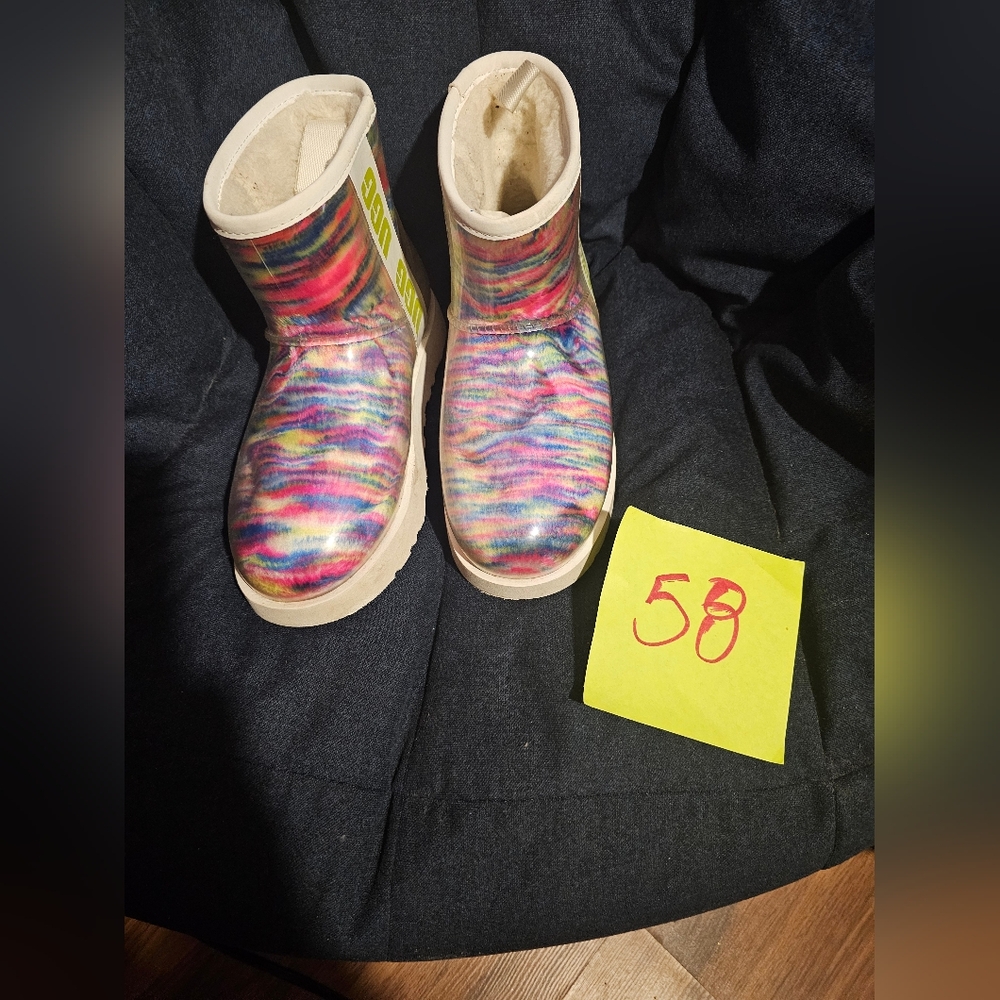 Rainbow Uggs Boots Womens Size 5 Plastic Cover Faux Fur